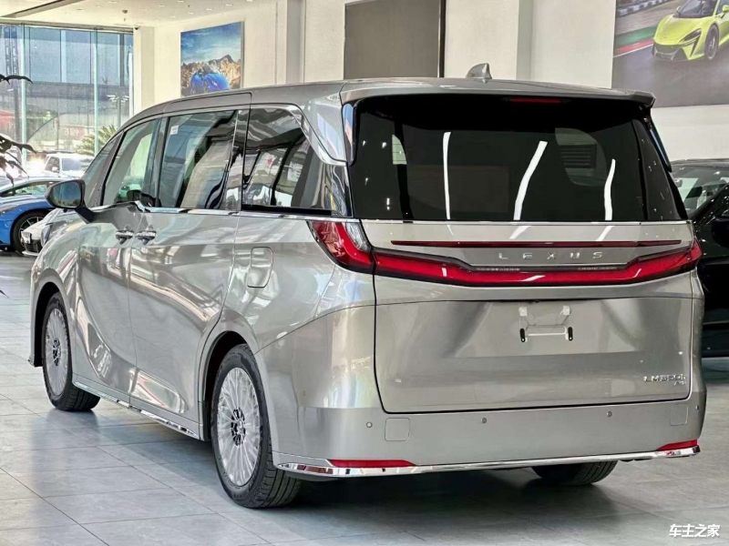 xk星空体育全新雷克萨斯LM 350h上市 阔绰墟市主流MPV(图2)