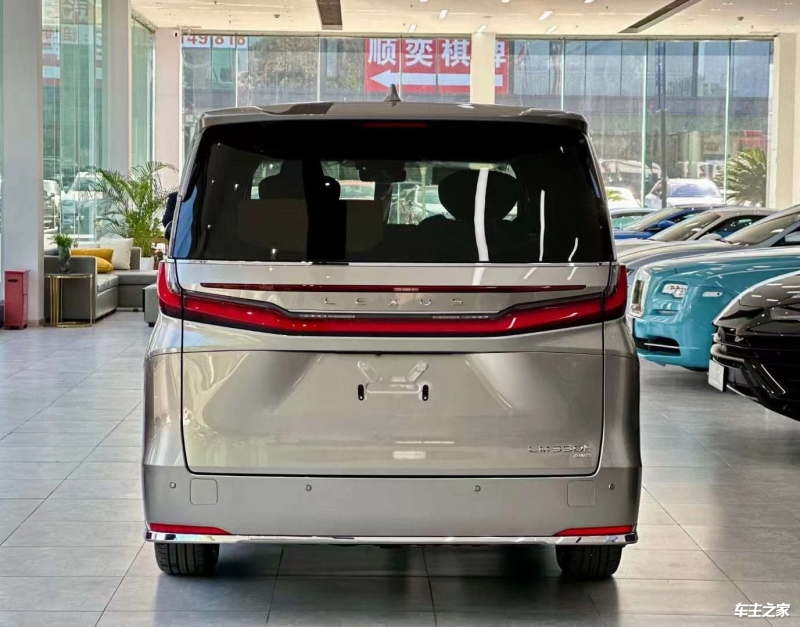 xk星空体育全新雷克萨斯LM 350h上市 阔绰墟市主流MPV(图3)