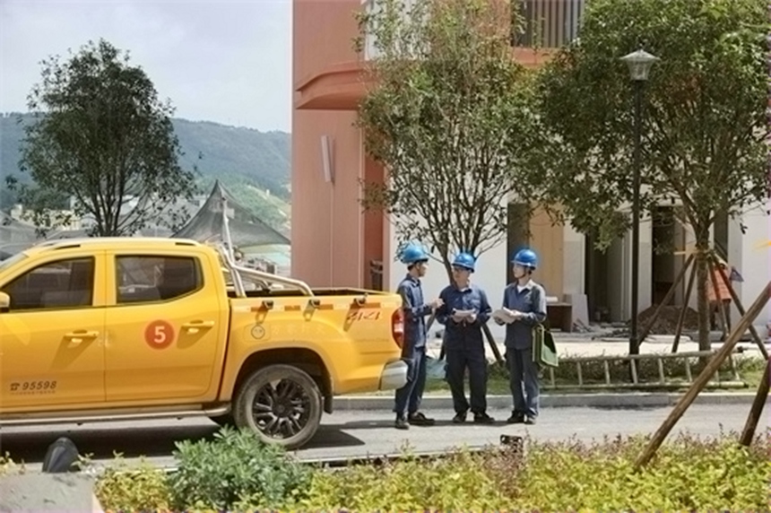 星空体育灵山供电局贴压服务平陆运河沿线回筑小学用电(图1)